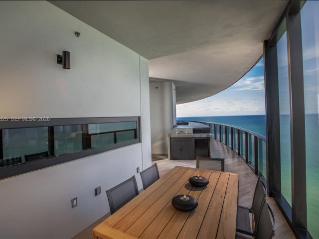 3-bedroom condo for sale in Sunny Isles Beach - 18555 Collins Ave 2601 - MondialRealty