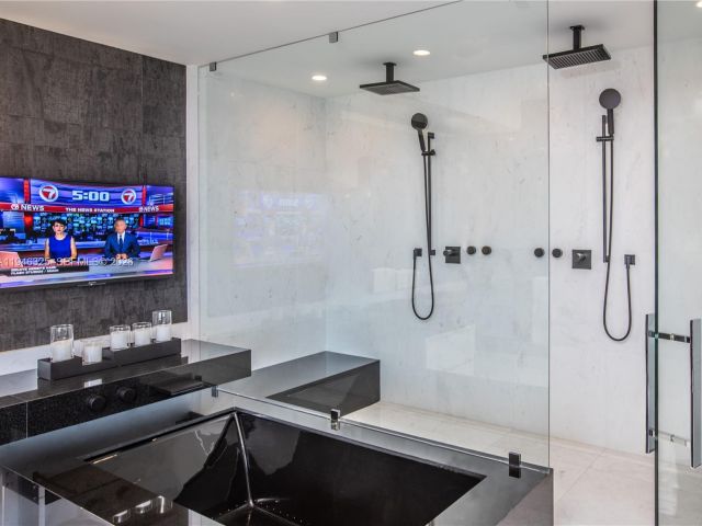 3-bedroom condo for sale in Sunny Isles Beach - 18555 Collins Ave 2601 - MondialRealty