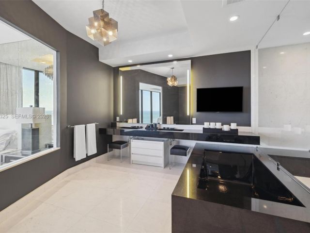 3-bedroom condo for sale in Sunny Isles Beach - 18555 Collins Ave 2601 - MondialRealty