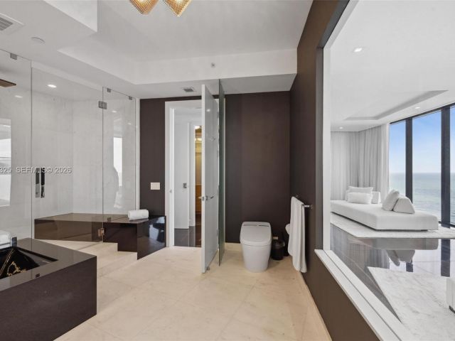 3-bedroom condo for sale in Sunny Isles Beach - 18555 Collins Ave 2601 - MondialRealty