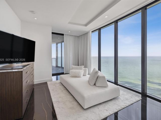 3-bedroom condo for sale in Sunny Isles Beach - 18555 Collins Ave 2601 - MondialRealty