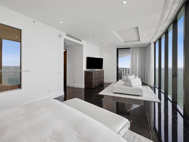 3-bedroom condo for sale in Sunny Isles Beach - 18555 Collins Ave 2601 - MondialRealty