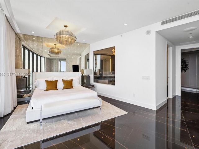 3-bedroom condo for sale in Sunny Isles Beach - 18555 Collins Ave 2601 - MondialRealty