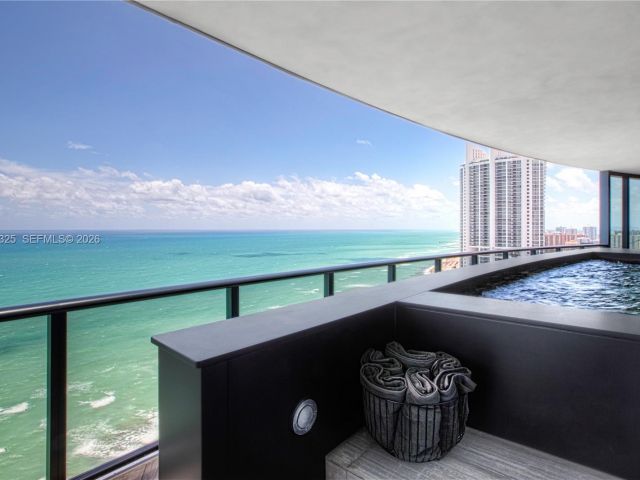 3-bedroom condo for sale in Sunny Isles Beach - 18555 Collins Ave 2601 - MondialRealty