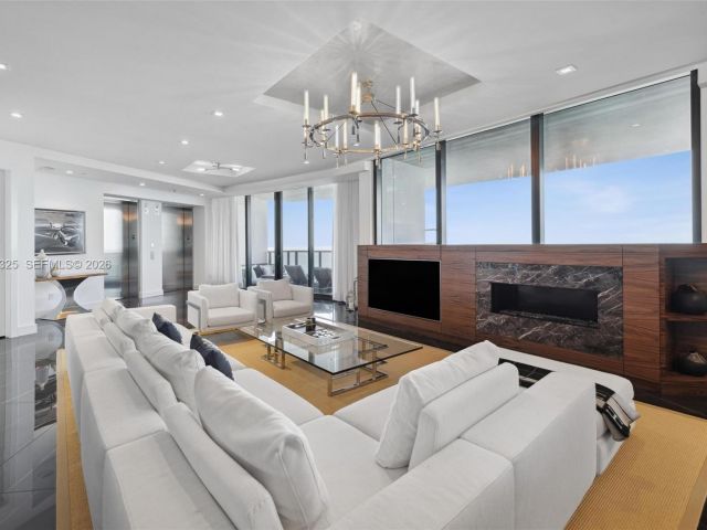 3-bedroom condo for sale in Sunny Isles Beach - 18555 Collins Ave 2601 - MondialRealty