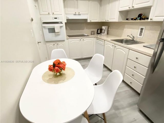 Apartment for rent  Unit #4M - photo 7475975