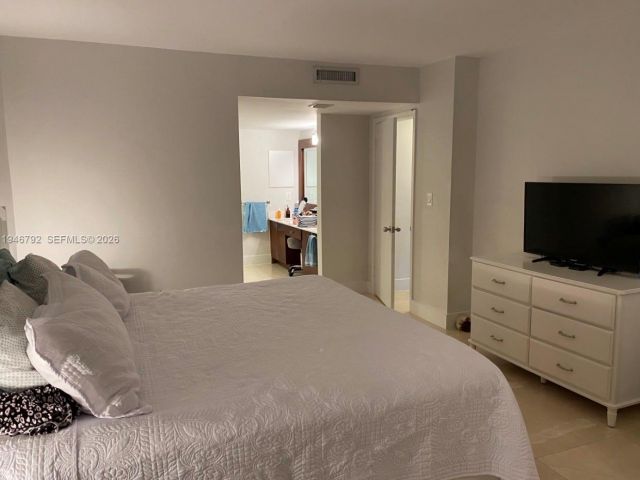 Apartment for rent  Unit #611 - photo 7182925