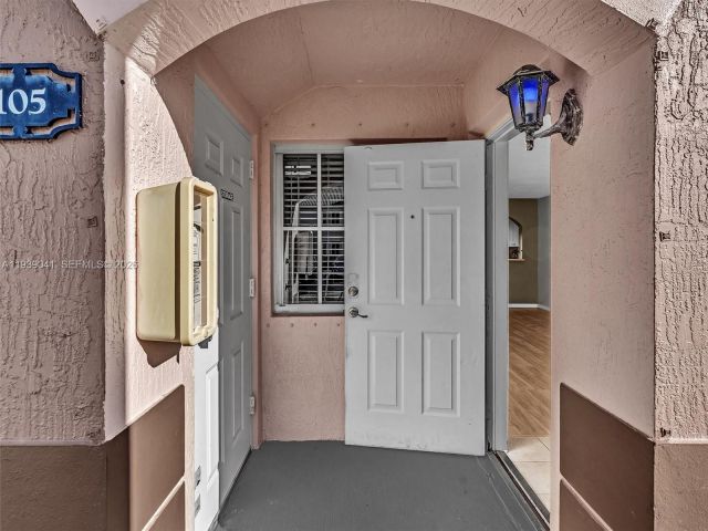 2-bedroom home for rent in Homestead - 1271 SE 28th Ct 105 - MondialRealty