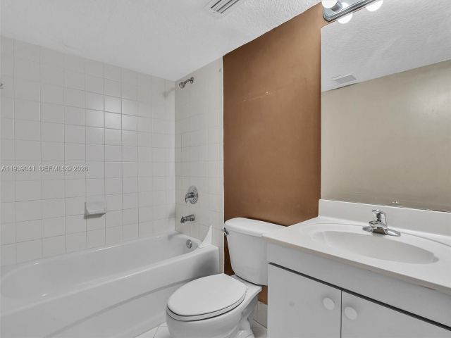 2-bedroom home for rent in Homestead - 1271 SE 28th Ct 105 - MondialRealty