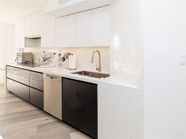 Apartment for rent  Unit #619 - photo 7172864