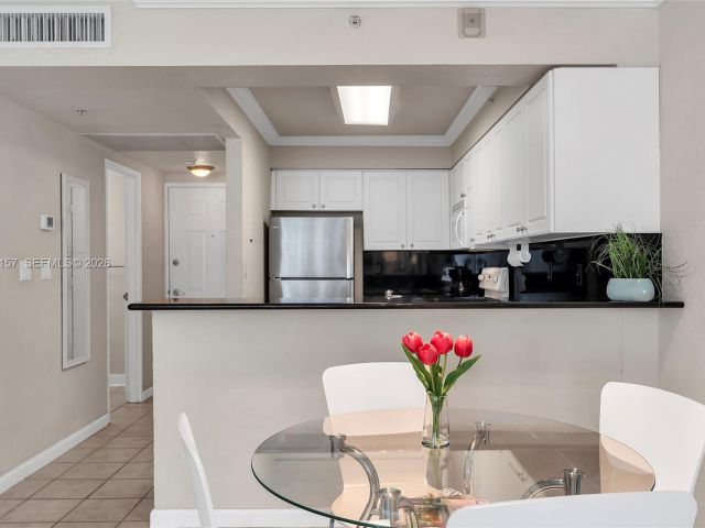 condo for rent in Hollywood - 2501 S Ocean Dr 534 - MondialRealty