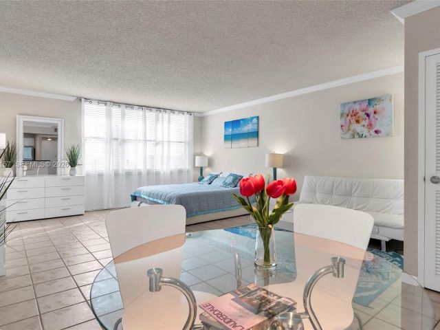 condo for rent in Hollywood - 2501 S Ocean Dr 534 - MondialRealty