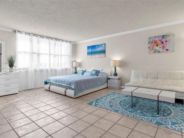 condo for rent in Hollywood - 2501 S Ocean Dr 534 - MondialRealty