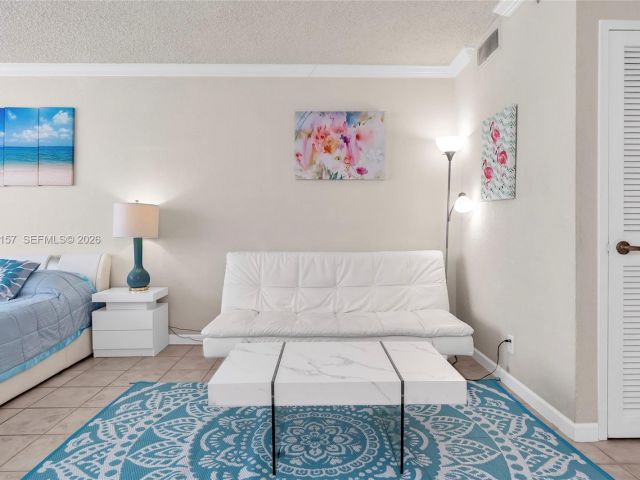 condo for rent in Hollywood - 2501 S Ocean Dr 534 - MondialRealty