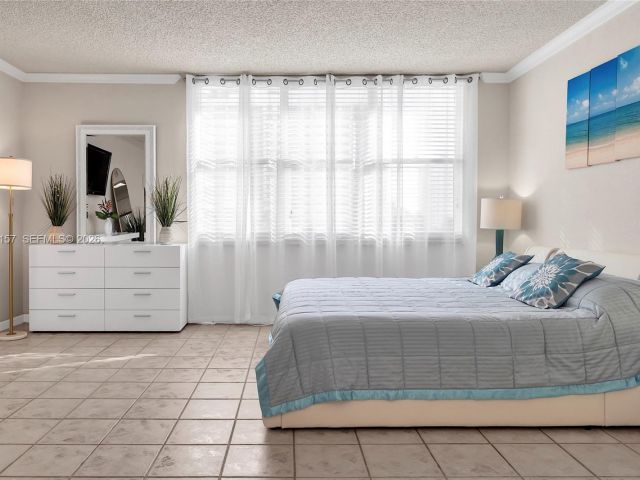 condo for rent in Hollywood - 2501 S Ocean Dr 534 - MondialRealty