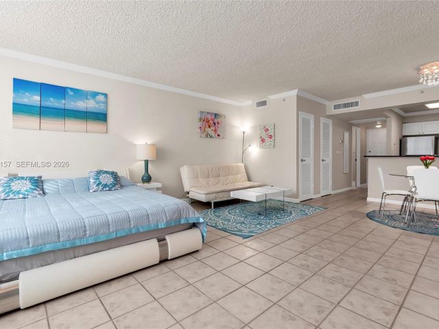 condo for rent in Hollywood - 2501 S Ocean Dr 534 - MondialRealty