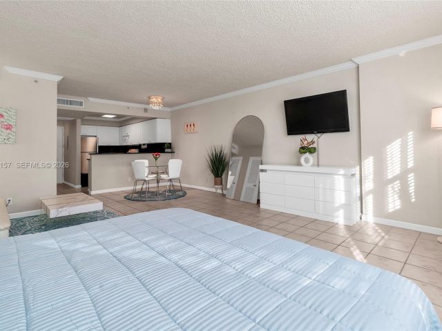 condo for rent in Hollywood - 2501 S Ocean Dr 534 - MondialRealty