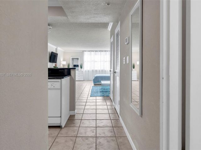 condo for rent in Hollywood - 2501 S Ocean Dr 534 - MondialRealty