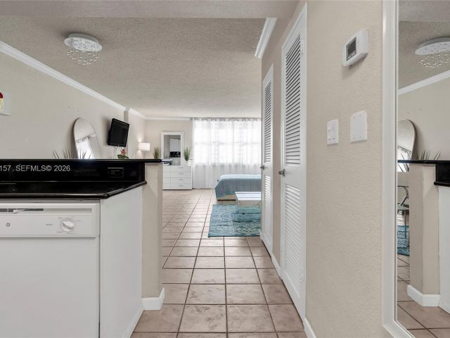 condo for rent in Hollywood - 2501 S Ocean Dr 534 - MondialRealty