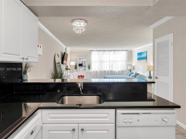 condo for rent in Hollywood - 2501 S Ocean Dr 534 - MondialRealty