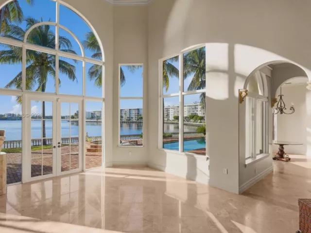 5-bedroom home for rent in North Miami Beach - 3283 NE 171st St - MondialRealty