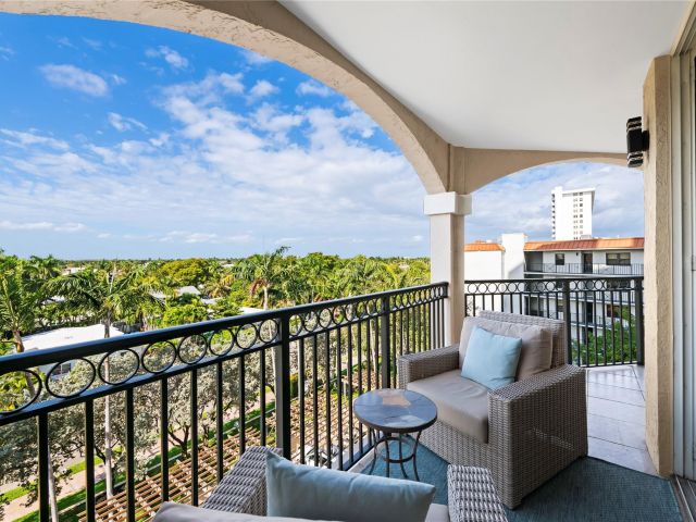 2-bedroom condo for sale in Fort Lauderdale - 2011 N Ocean Boulevard 504 - MondialRealty