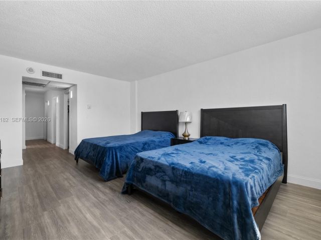 2-bedroom condo for rent in Sunny Isles Beach - 19380 Collins Ave 901 - MondialRealty