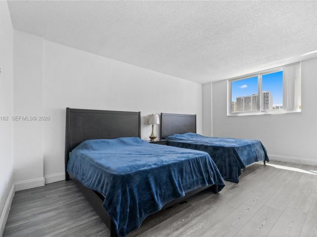 2-bedroom condo for rent in Sunny Isles Beach - 19380 Collins Ave 901 - MondialRealty