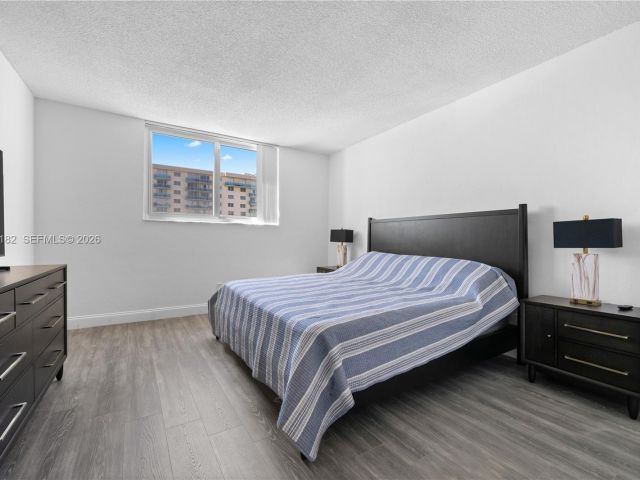 2-bedroom condo for rent in Sunny Isles Beach - 19380 Collins Ave 901 - MondialRealty