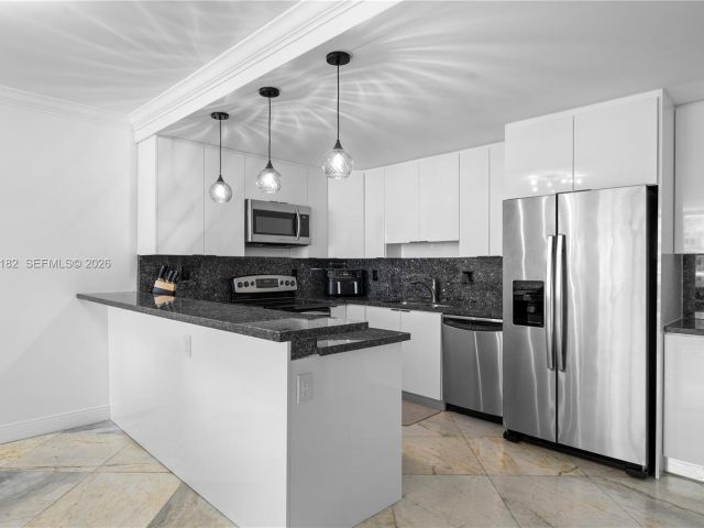 2-bedroom condo for rent in Sunny Isles Beach - 19380 Collins Ave 901 - MondialRealty