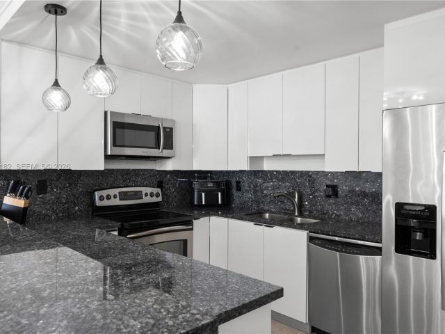 2-bedroom condo for rent in Sunny Isles Beach - 19380 Collins Ave 901 - MondialRealty