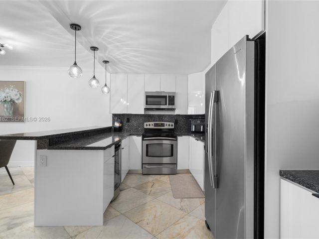 2-bedroom condo for rent in Sunny Isles Beach - 19380 Collins Ave 901 - MondialRealty