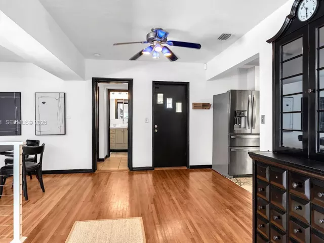 3-bedroom home for sale in Biscayne Park - 660 NE 121st St - MondialRealty