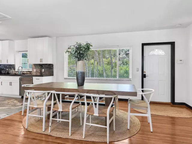 3-bedroom home for sale in Biscayne Park - 660 NE 121st St - MondialRealty