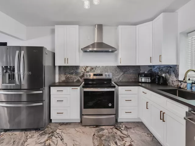 3-bedroom home for sale in Biscayne Park - 660 NE 121st St - MondialRealty