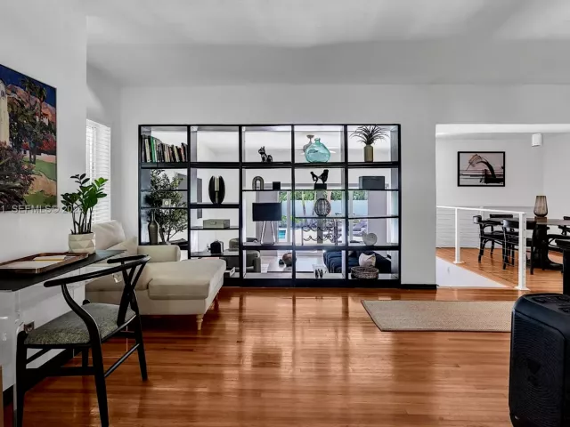 3-bedroom home for sale in Biscayne Park - 660 NE 121st St - MondialRealty