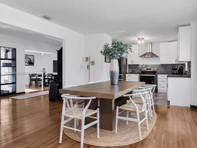 3-bedroom home for sale in Biscayne Park - 660 NE 121st St - MondialRealty