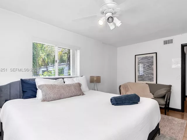 3-bedroom home for sale in Biscayne Park - 660 NE 121st St - MondialRealty