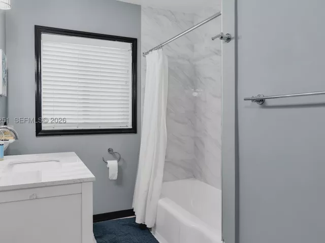 3-bedroom home for sale in Biscayne Park - 660 NE 121st St - MondialRealty