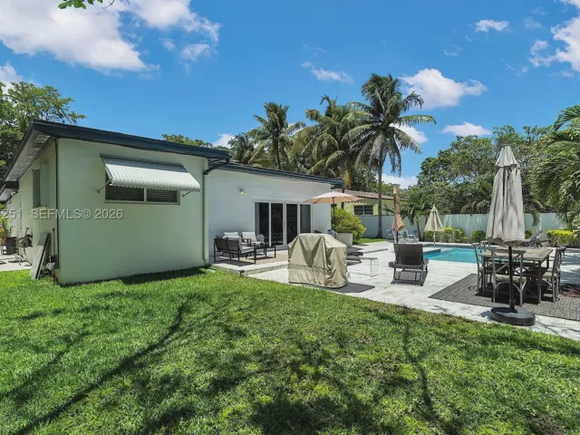 3-bedroom home for sale in Biscayne Park - 660 NE 121st St - MondialRealty