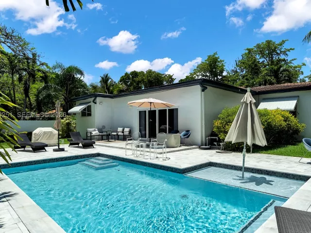 3-bedroom home for sale in Biscayne Park - 660 NE 121st St - MondialRealty