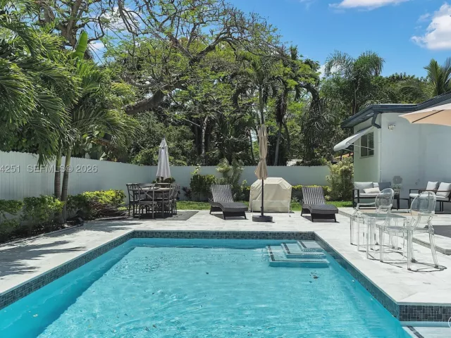3-bedroom home for sale in Biscayne Park - 660 NE 121st St - MondialRealty