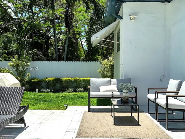 3-bedroom home for sale in Biscayne Park - 660 NE 121st St - MondialRealty