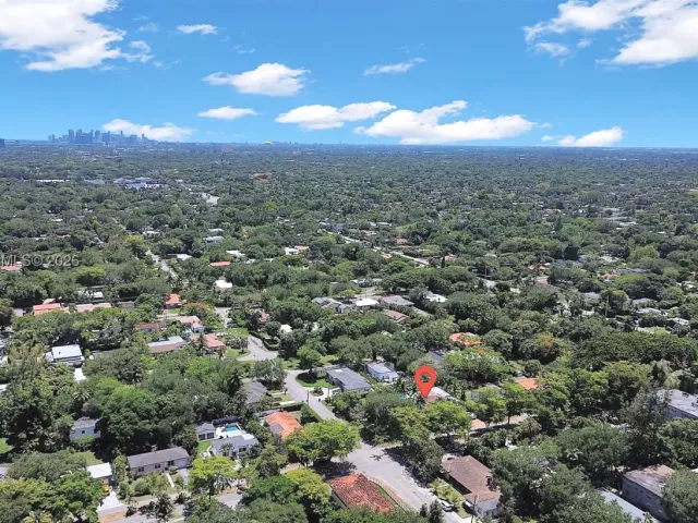 3-bedroom home for sale in Biscayne Park - 660 NE 121st St - MondialRealty