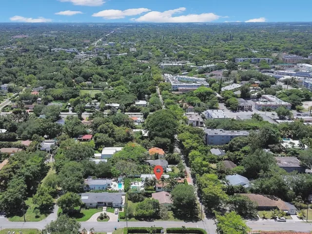 3-bedroom home for sale in Biscayne Park - 660 NE 121st St - MondialRealty