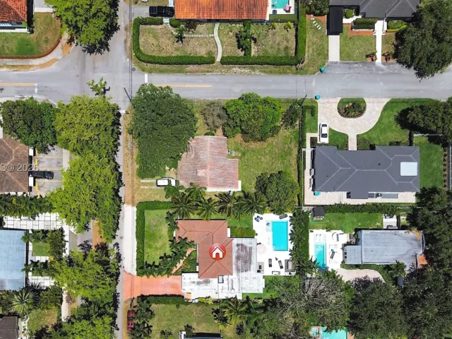 3-bedroom home for sale in Biscayne Park - 660 NE 121st St - MondialRealty