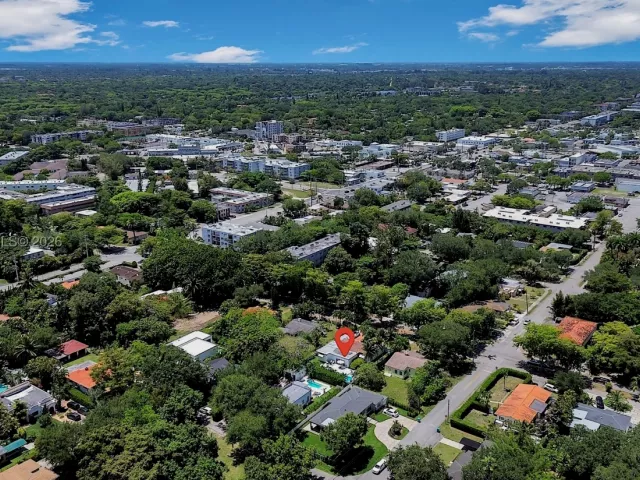 3-bedroom home for sale in Biscayne Park - 660 NE 121st St - MondialRealty