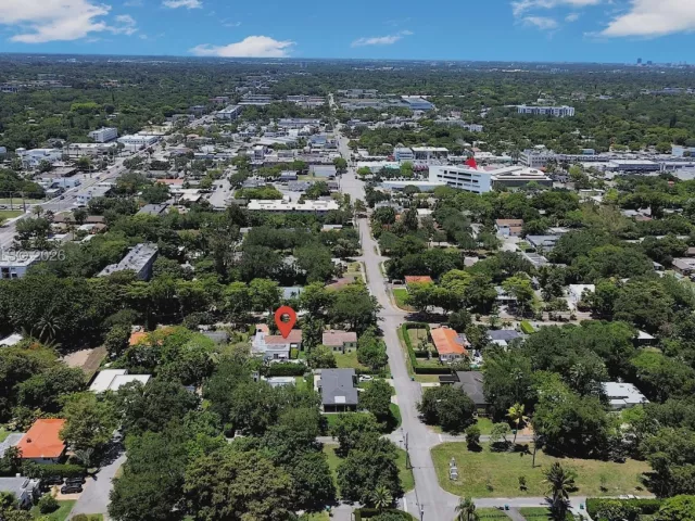 3-bedroom home for sale in Biscayne Park - 660 NE 121st St - MondialRealty