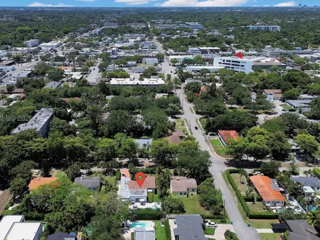 3-bedroom home for sale in Biscayne Park - 660 NE 121st St - MondialRealty