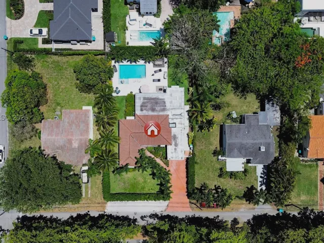 3-bedroom home for sale in Biscayne Park - 660 NE 121st St - MondialRealty